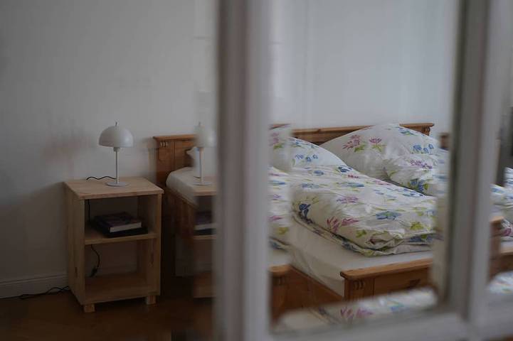 Ganze Wohnung, Helle und große Ferienwohnung mit zwei Schlafzimmern und Parkplatz in Quedlinburg, Harzvorland