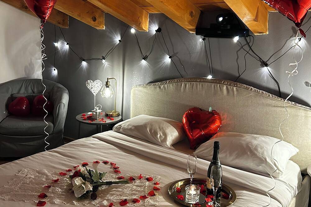 Ganze Wohnung, Alps View Luxury Loft | Cinema & Borno Ski Partner 🏔️🎬 in Braone, Regionalpark Adamello