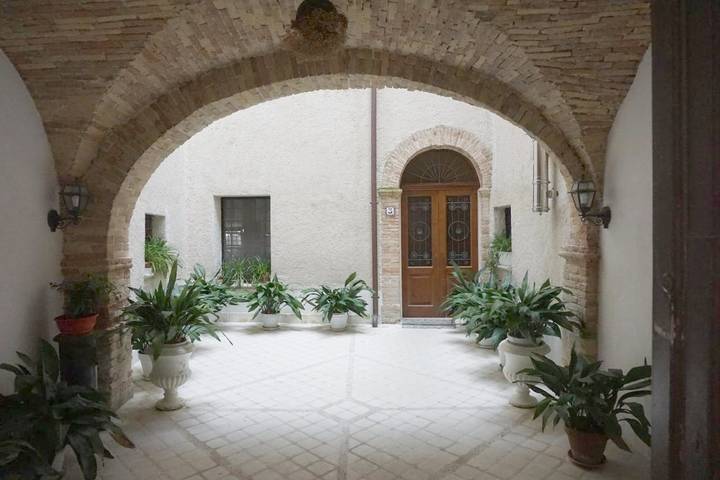 Location de vacances pour 2 personnes, avec Terrasse ainsi que Jardin et Vue à Rosciano
