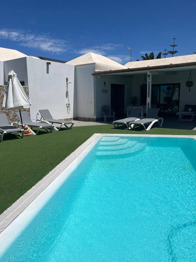 Chalet para 8 personas, con piscina además de vistas y jardín en Fuerteventura