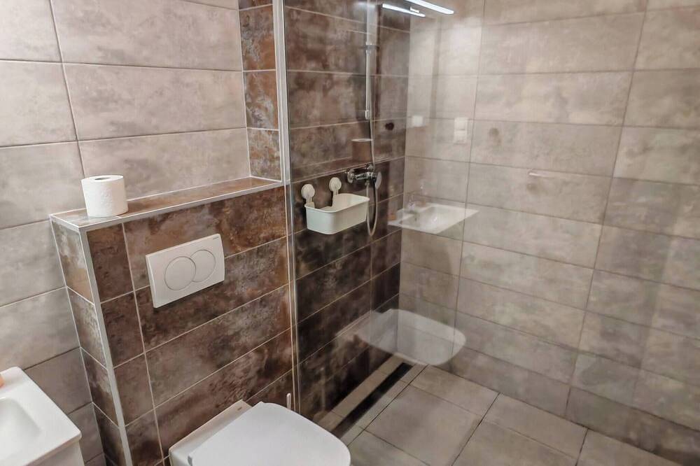 Ganze Wohnung, Workstay Apartment – Moderner Komfort mit privatem Parkplatz, in der Nähe von Annehmlichkeiten der Stadt in Ketschkemet, Kecskeméti járás