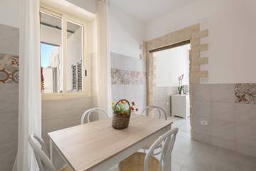 Bed And Breakfast for 4 Guests in Torre Lapillo, Apulia, Picture 3