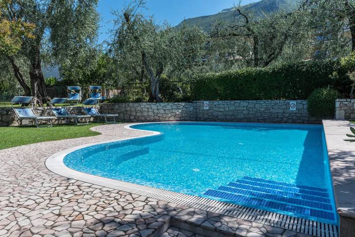 Studio für 2 Personen, mit Balkon und Garten in Malcesine