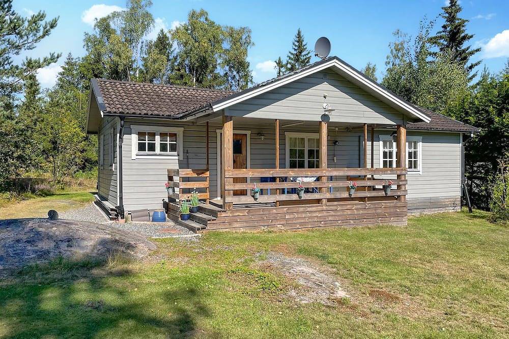 2 bedroom lovely home in Ljusterö in Stockholmer Schärengarten