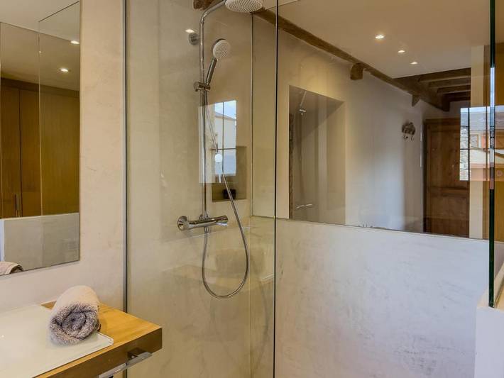 Location de vacances pour 13 personnes, avec jardin et vue, animaux acceptés à Bourg-Madame - 3