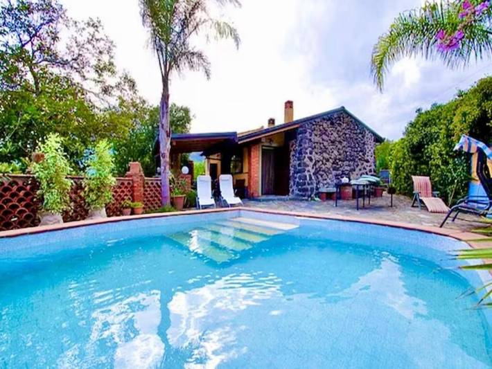 Location de vacances pour 4 personnes, avec Terrasse ainsi que Jardin et Piscine à Francavilla di Sicilia