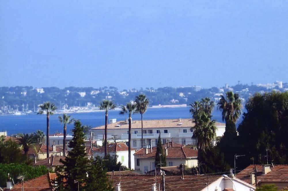 Entire apartment, Comfortable and air conditioned T2 apartment in Golfe-Juan on the Côte D'Azur in Vallauris, Cannes region