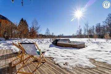Chalet pour 10 personnes, avec balcon ainsi que jacuzzi et sauna à Les Déserts