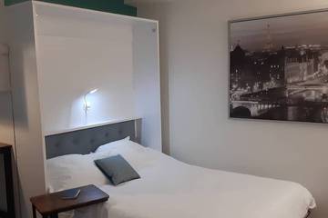 Gîte pour 4 personnes, avec jardin à Noisy-sur-École