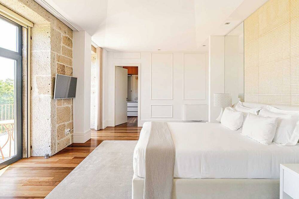 Geheel appartement, Douro Farmhouse with Indoor Pool and Modern Aesthetic in Serra do Marão, Vila Real