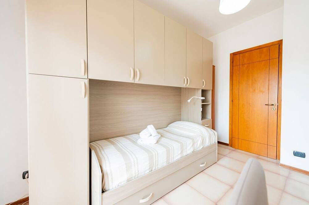 Apartamento entero, Guesthost - Lovely Flat 100m from Sea with Terrace in Francavilla al Mare, Provincia de Chieti