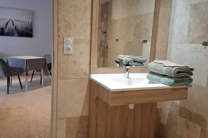 Gîte pour 3 personnes, avec jacuzzi à Aureille - 2