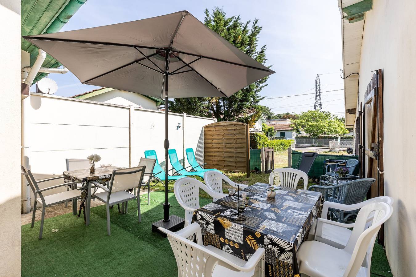 "Villa Cote Atlantique" avec terrasse privée et Wi-Fi in Soulac-sur-Mer, Parc naturel régional du Médoc