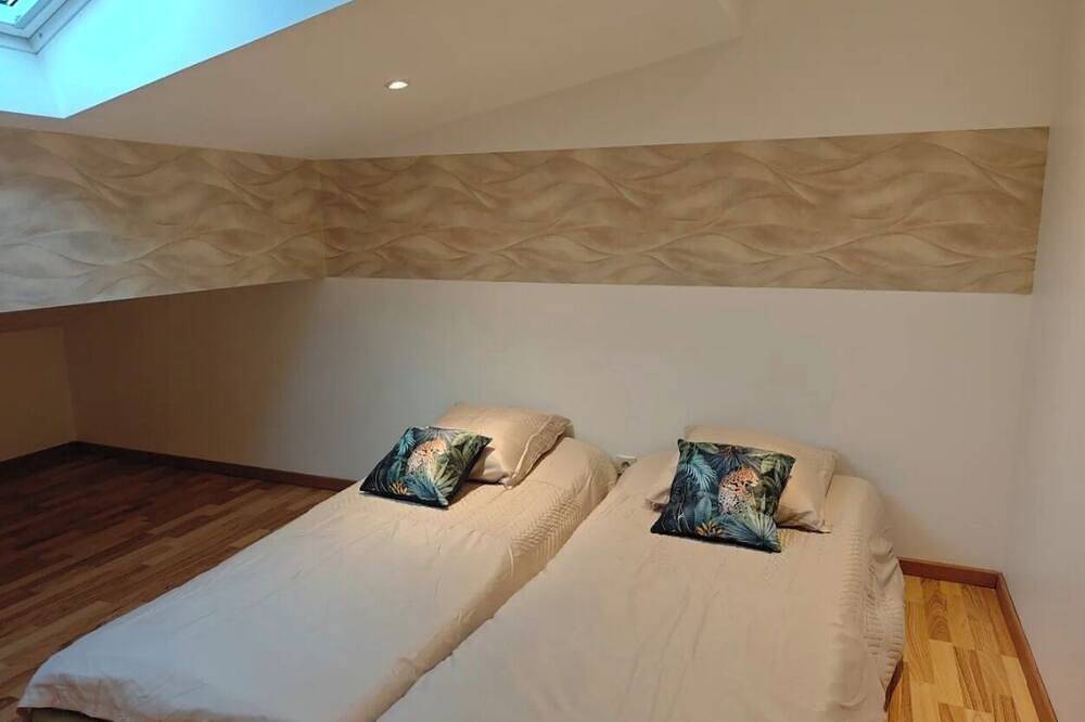 Appartement entier, Appartement 120 m2, 8 couchages tout équipé, parfait pour cour ou long séjour in Genas, Lyon et ses environs