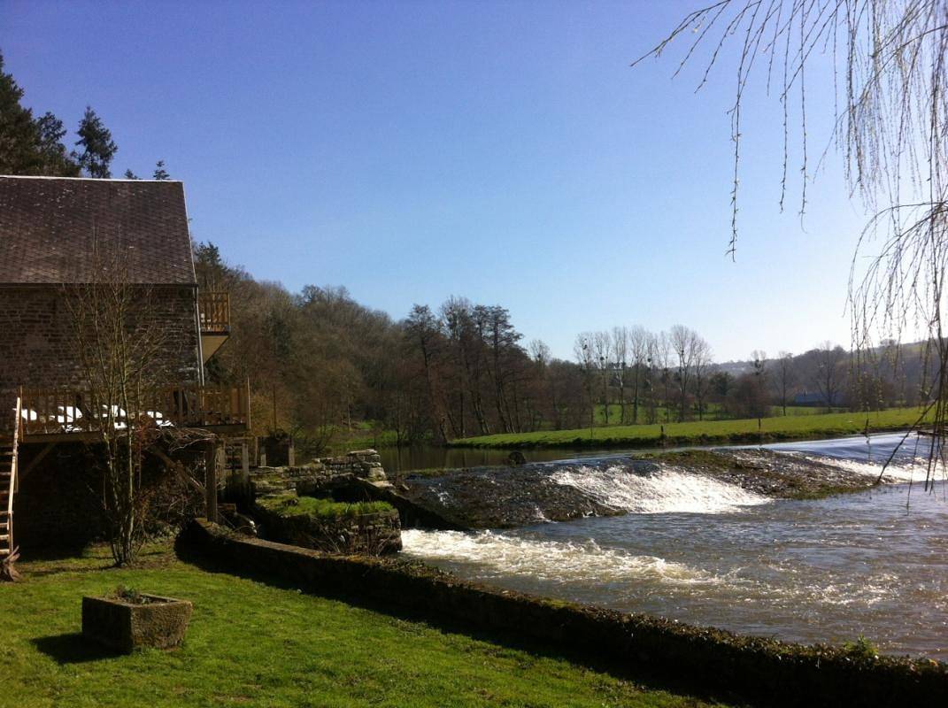 Le Moulin de Pleines Oeuvres in Sainte-Croix-du-Bocage, Vire und omgeving
