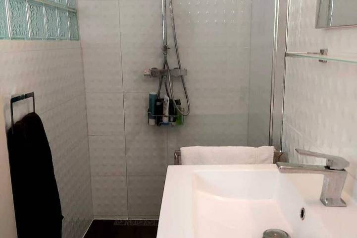 Appartamento intero, Very charming studio in Lyon on a \"Cosy & Romantic\" courtyard in Lione, Lione e dintorni