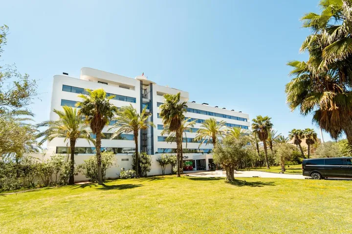Hotel para 2 personas, con piscina y jardín - 1