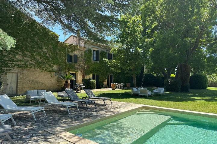 Location de vacances pour 8 personnes, avec Jardin et Piscine à Mudaison