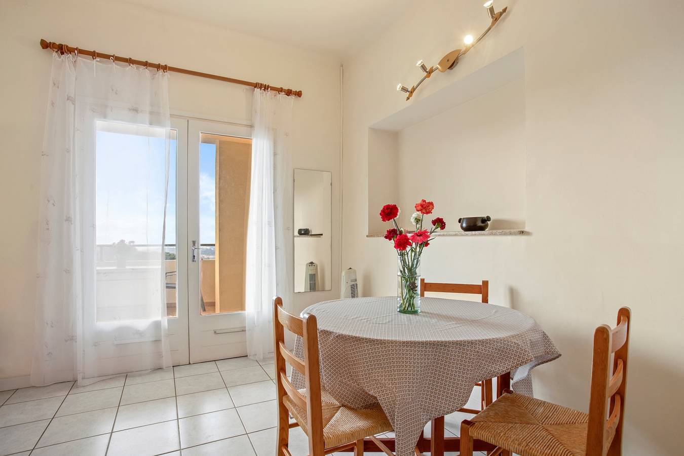 Entire apartment, Apartment 'Le Mas Berliat N°7' with Sea View, Shared Garden and Wi-Fi in Bormes-les-Mimosas, Parc national Port-Cros