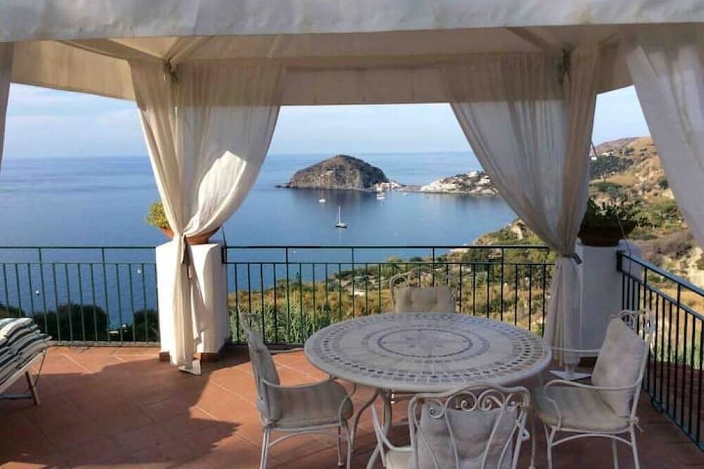 The Palm \"Villa Nunzia\" in Lido di Maronti, Barano d'Ischia