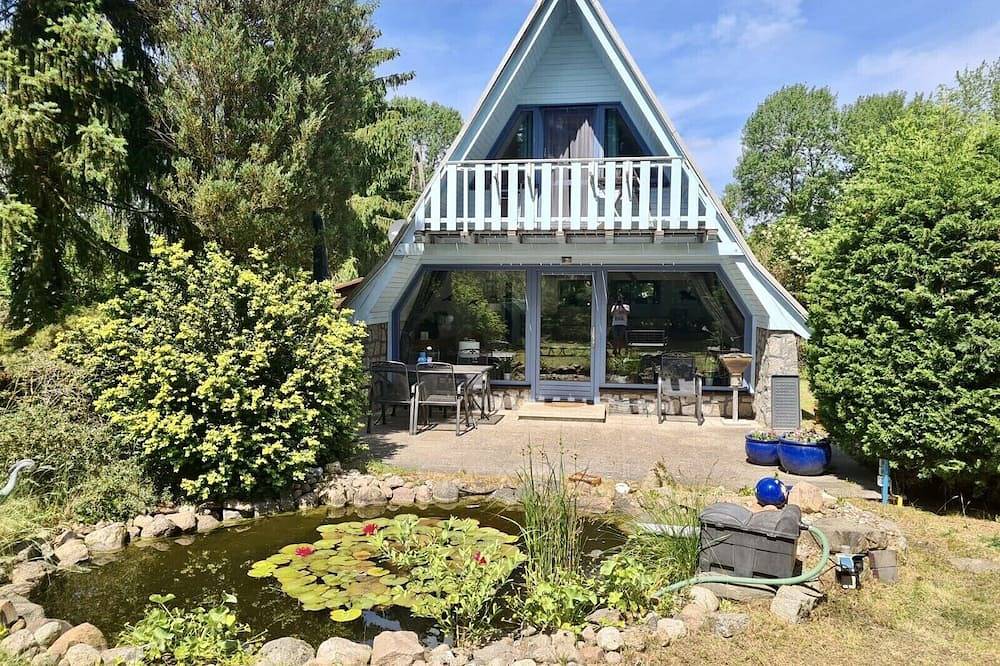 Finnhütte mit Pool in Malchow- Mecklenburgische Seenplatte in Malchow, Fleesensee