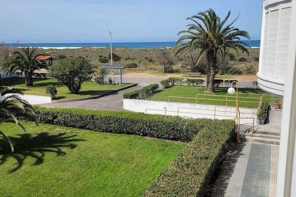 Entire apartment, First row Berria beach !!! with Large Pool in Santoña, Cantabrian Coast