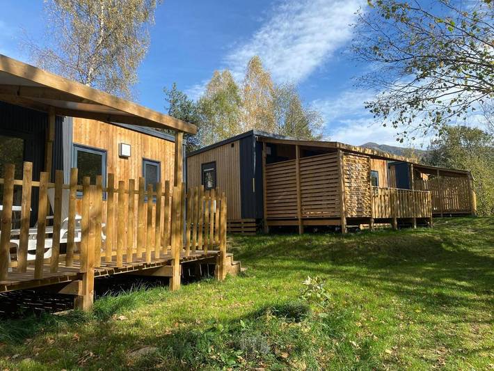 Camping pour 4 personnes, avec Terrasse et Jardin ainsi que Piscine et Vue
