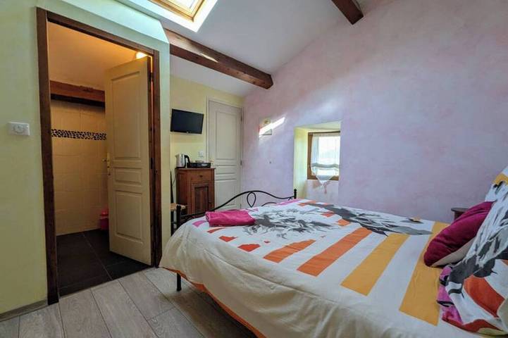 Chambre d’hôte pour 2 personnes, avec piscine et jardin dans l' Aveyron