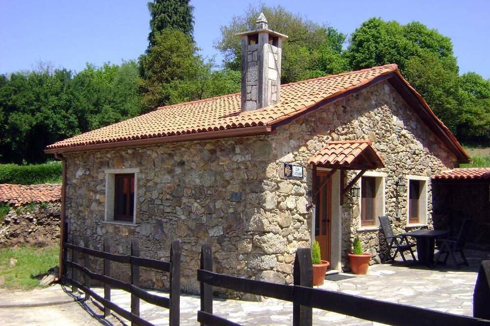 Galician Stone Cottage for 2 people in Curtis, La Coruña Province