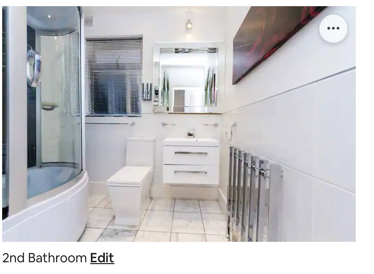 Apartamento de férias inteiro, 4 Bed Flat - Sleeps 14 - Parking - Game Room -Wifi in Merton, Londres