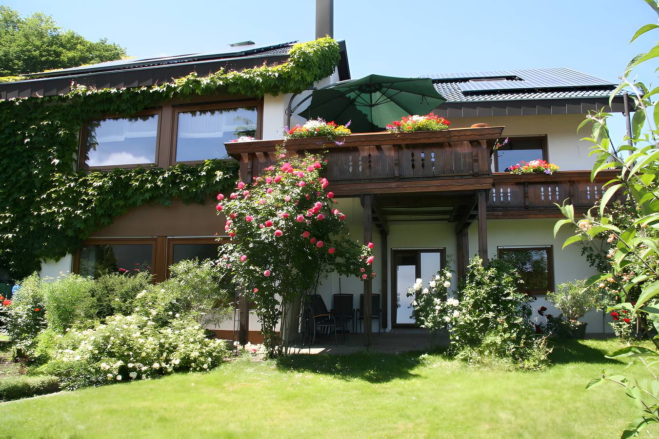 Apartamento entero, Apartamento 'Kreuzbühl' con terraza, jardín y wifi in Albstadt, Neckar-Alb