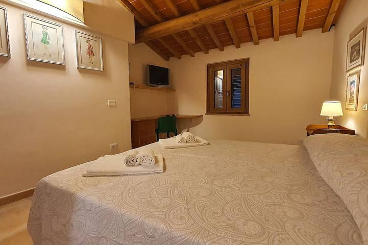 Geheel appartement, Roberta appartement 100 m van de muren in San Gimignano, Provincie Siena