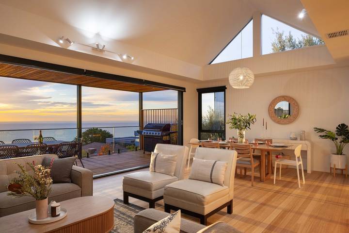 Holiday home for 10 people, with balcony and garden, child-friendly in Melbourne