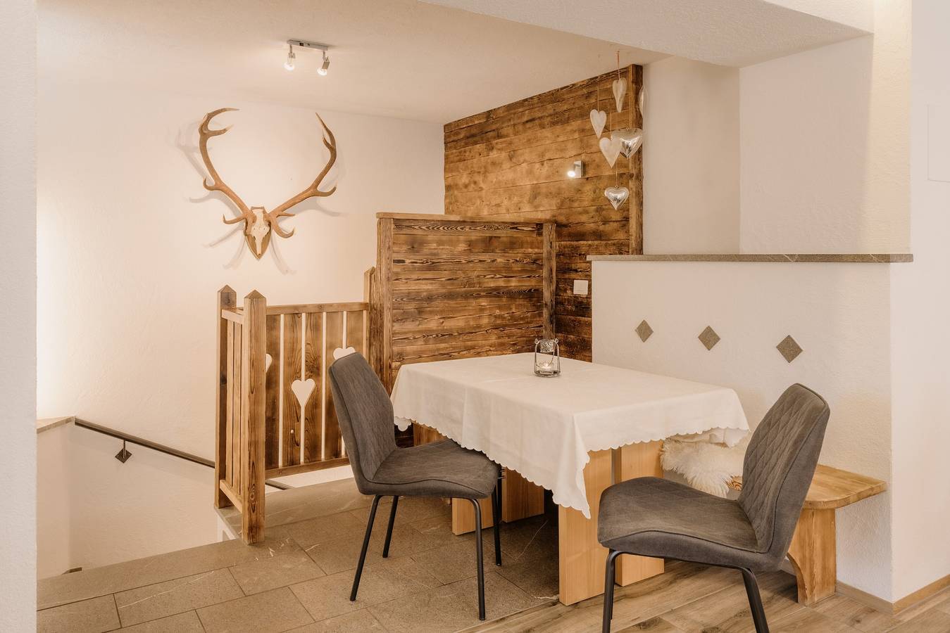 Ganze Wohnung, Ferienwohnung "Steinhaus Xl" mit Bergblick, Gemeinschaftspool und Wlan in Ahrntal, Zillertaler Alpen