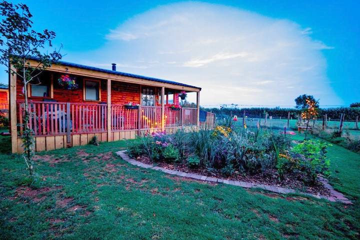 Glamping for 2 people, with Balcony and Hot tub as well as Terrace and Garden in Stroud