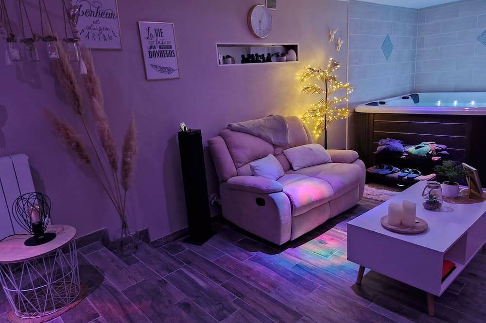 Ganze Wohnung, Studio with Jacuzzi, terrace, private Wi-Fi access in Westrehem, Béthune und Umgebung