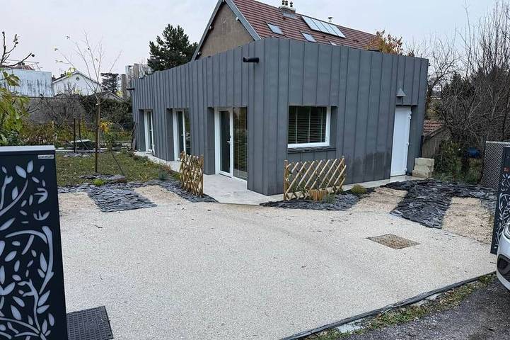 Apartamento entero, A studio apartment with parking, a garden, and breakfast in Besanzón, Doubs (desambiguación)