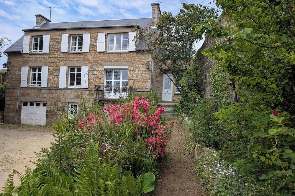 Renovated family home, large garden in town center, exceptional panorama in Avranches, Bahía del Monte Saint-Michel