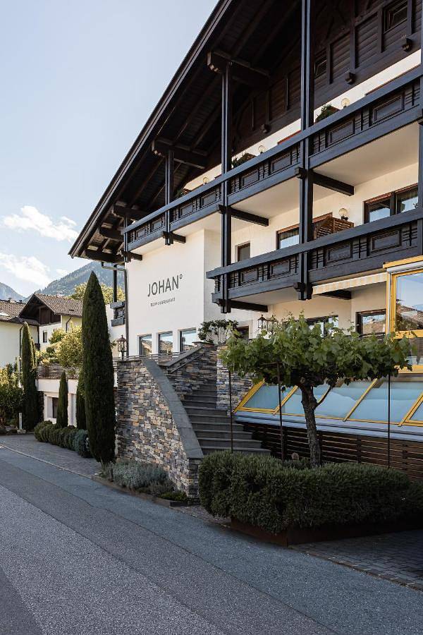 Johan - Rooms & Breakfast Merano in Marling, Massif de l'Ortles