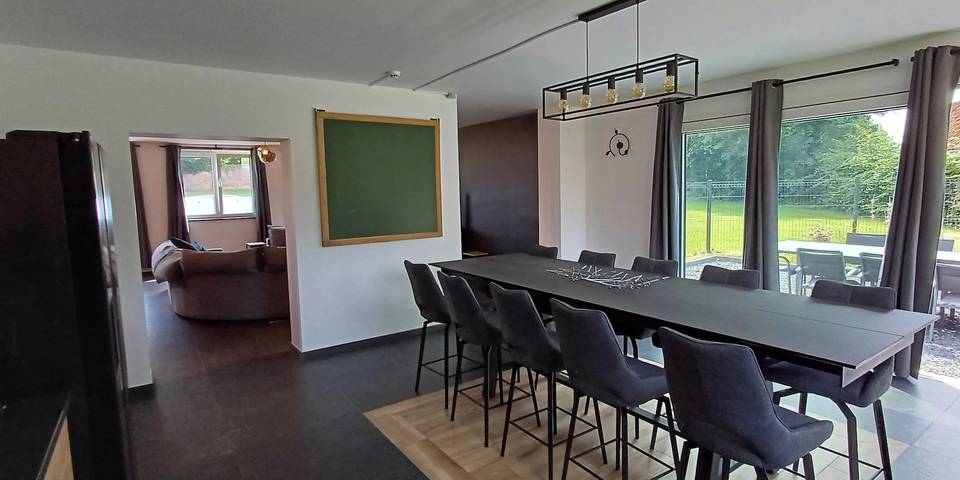 Chalet charmant à Roisin, 400 m² avec terrasse in Honnelles, Hainaut