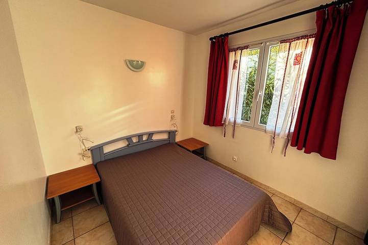 Location de vacances pour 6 personnes, avec jardin ainsi que piscine et terrasse à Liausson - 2