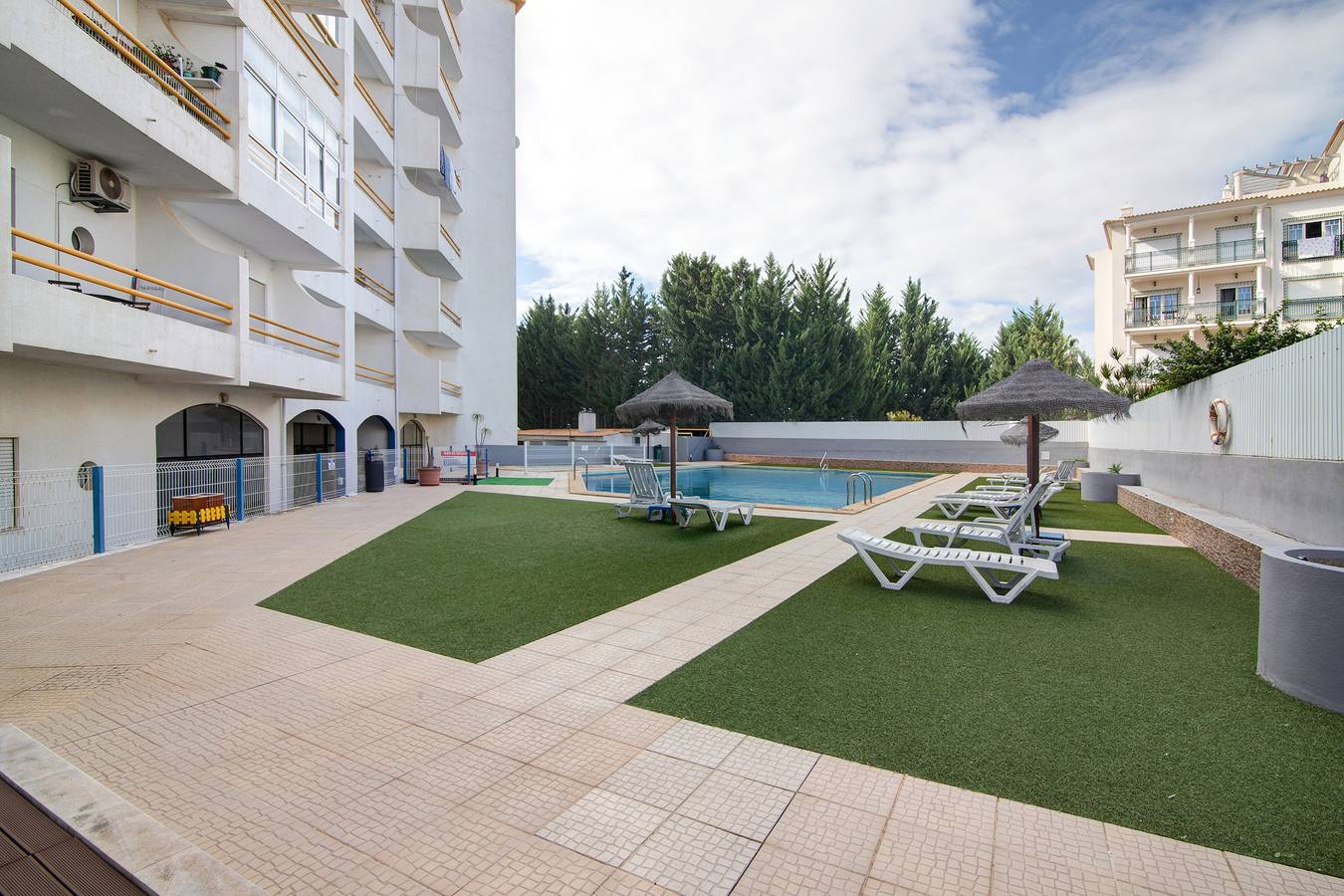 Apartamento inteiro, Apartamento 'T1 Marques' com Piscina Partilhada, Varanda e Wi-Fi in Monte Choro, Albufeira