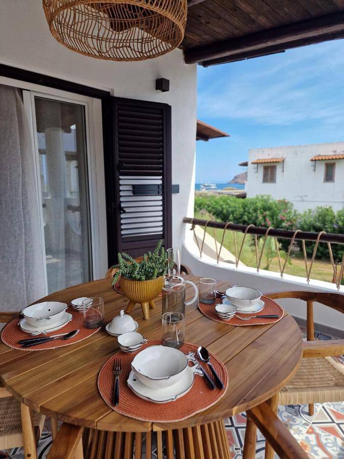 Casa vacanza per 4 persone, con giardino e panorama alle Isole Eolie