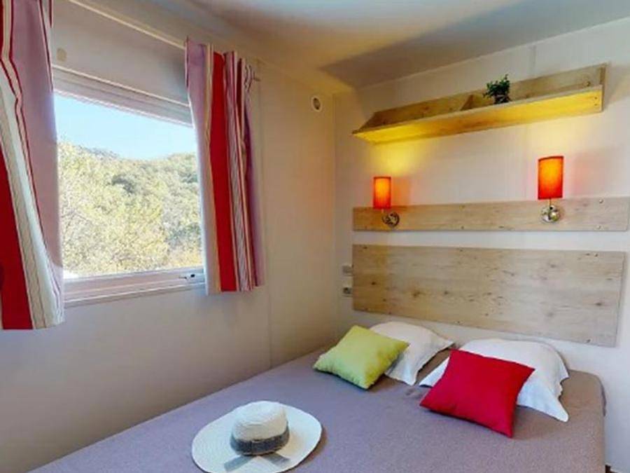 Camping de l'Aigle - Unterkunft 4 personen - Wohnwagen mit Seeblick - 20,40m² - 2 Zimmer (2 Erwachsene + 2 Kinder) in Aiguines, Brignoles Region