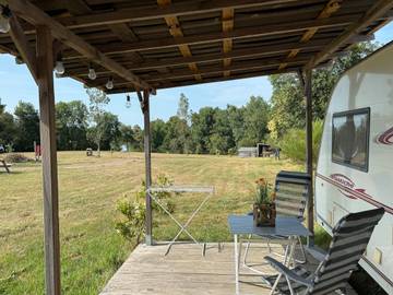 Camping pour 4 Personnes dans Champsac, Région de Rochechouart, Photo 1