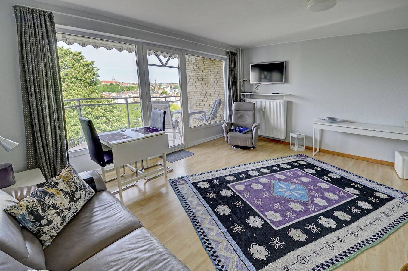 Geheel appartement, Bellevue / 2-room apt. on the 3rd floor with balcony and harbor view in Flensburg, Flensburger Fjord