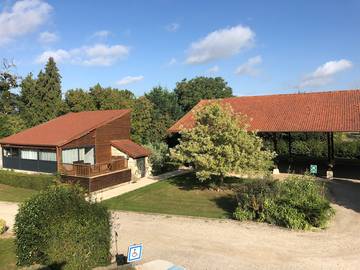 Gîte pour 5 personnes, avec balcon ainsi que piscine et jardin à Quesmy