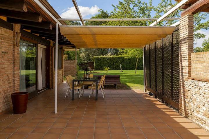 Casa rural para 4 personas, con Terraza y Jardín además de Piscina y Vistas al lago en Bescanó - 4