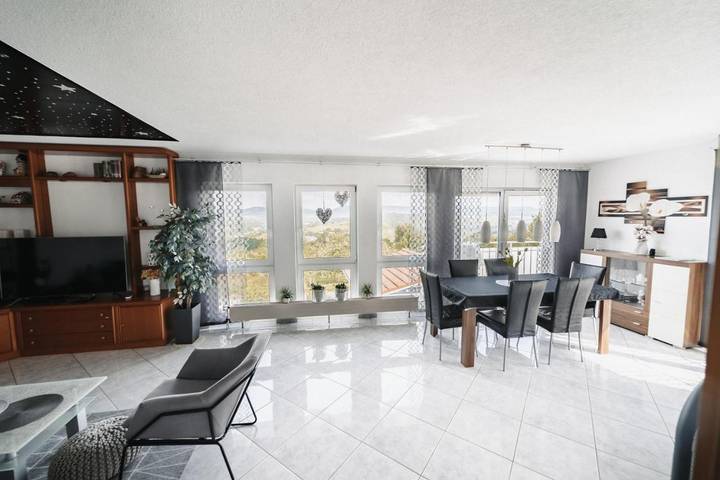 Ferienwohnung für 6 Personen, mit Balkon und Whirlpool sowie Terrasse und Garten in Leinfelden-Echterdingen - 2