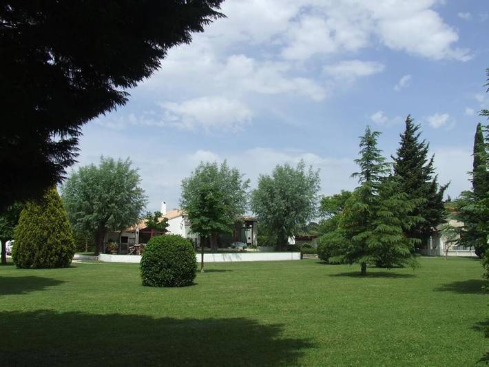 Location de vacances pour 2 personnes, avec vue ainsi que piscine et jardin à Courthézon - 4